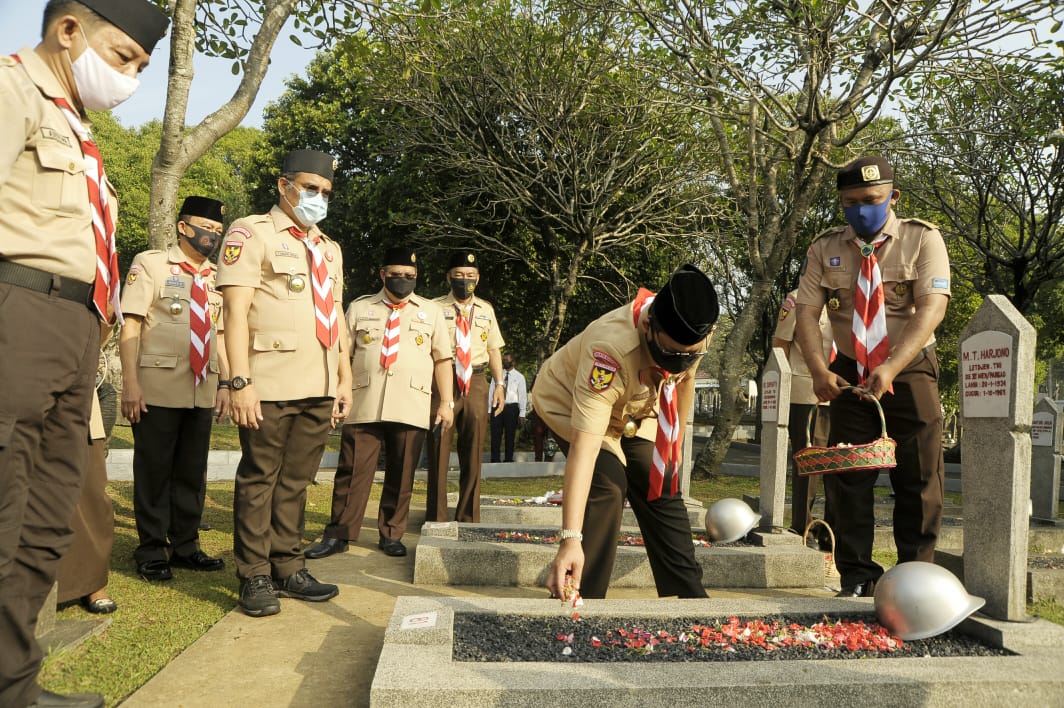 Ka Kwarnas Budi Waseso Pimpin Ziarah ke Taman Makam Pahlawan  Kalibata