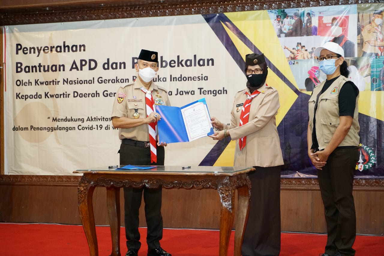Selain APD, Satgas Pramuka Peduli Covid-19 Juga Hibahkan 10 Ton Beras untuk Pramuka Kwarda Jawa Tengah