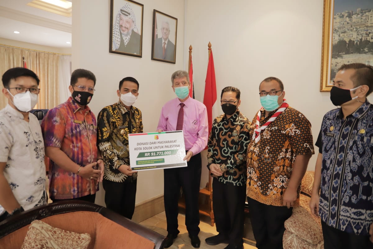 Kwarcab Kota Solok Serahkan Hasil Donasi kepada Duta Besar Palestina