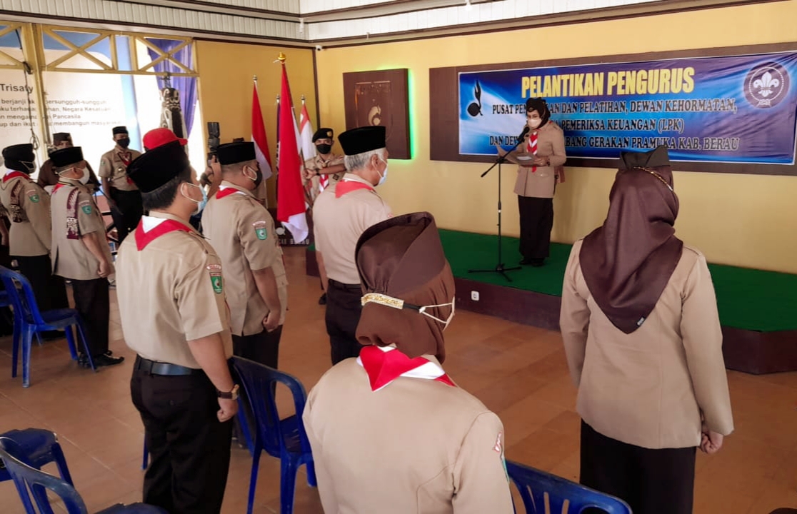 Ketua Kwarcab Berau Lantik Pengurus Badan Kelengkapan Kwarcab dan Dewan Kerja Cabang