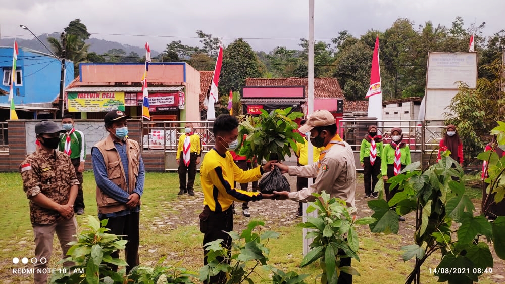 Peringati Hari Pramuka, Sako Ma’arif Banyumas Tanam Pohon