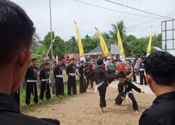 Kedatangan Kontingen Papua Barat Disambut Pencak Silat