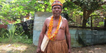 Gaya Kontingen Papua Barat Mengenalkan Pakaian Adat Daerahnya