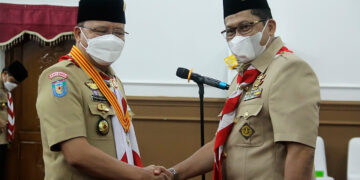 Ketua Kwartir Nasional Gerakan Pramuka, Kak Komjen Pol (Purn) Drs. Budi Waseso dan Gubernur Bengkulu selaku Ketua Majelis Pembimbing Daerah (Kamabida) Gerakan Pramuka Bengkulu masa bakti 2021-2026, Kak Dr. Rohidin Mersyah