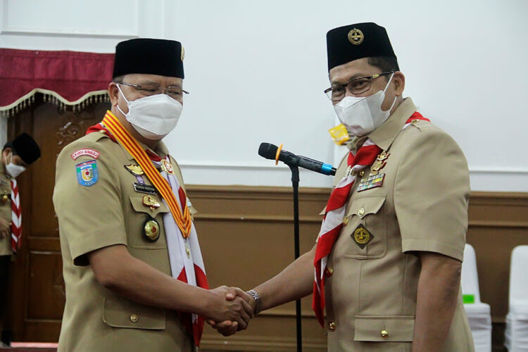 Ketua Kwartir Nasional Gerakan Pramuka, Kak Komjen Pol (Purn) Drs. Budi Waseso dan Gubernur Bengkulu selaku Ketua Majelis Pembimbing Daerah (Kamabida) Gerakan Pramuka Bengkulu masa bakti 2021-2026, Kak Dr. Rohidin Mersyah