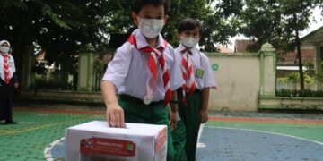 SD Al Azhar Syifa Budi Solo Gelar Donasi Kencleng Cintaku untuk Semeru