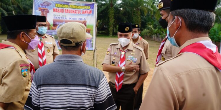Foto – Gunting Pita Tanda Pembangunan Masjid Raudatul Jannah Desa Muaro Singoan
