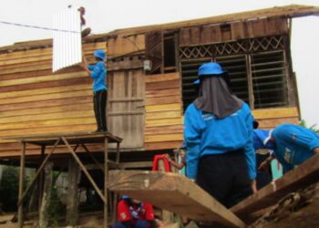 Peserta PWN Jambi Laksanakan Giat Bakti Fisik Renovasi Rumah Warga