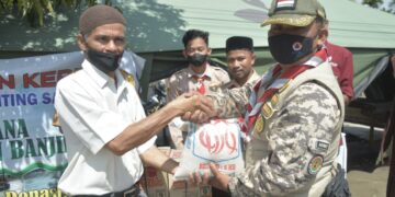 Pramuka Samudera Salurkan Bantuan Paket Sembako Untuk Korban Banjir