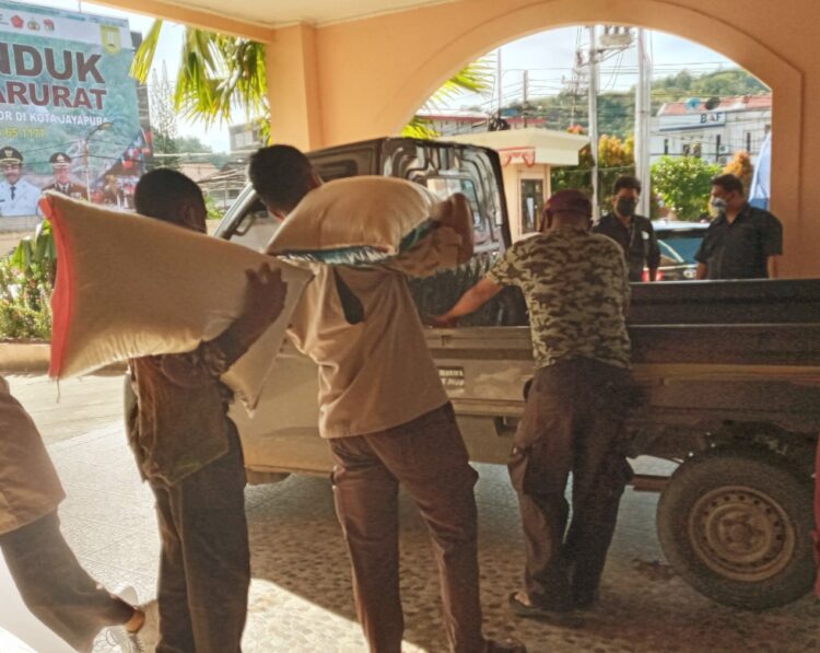 Pramuka Papua Bantu Penanganan Banjir dan Tanah Longsor di Kota Jayapura