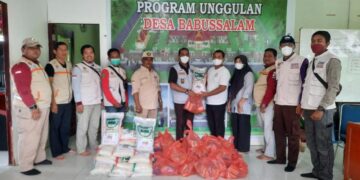 Kwarda Riau Salurkan 50 Paket Sembako untuk Korban Banjir di Rokan Hulu