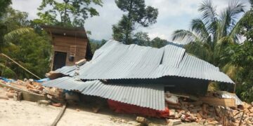 Salah satu dampak gempa bumi yang melanda Pasaman Barat.