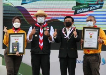 Ketua Kwarda Jabar Kak Atalia Praratya meraih Rekor MURI ebagai pemrakarsa Kwartir Daerah Pertama yang memiliki Super Apps Pramuka.