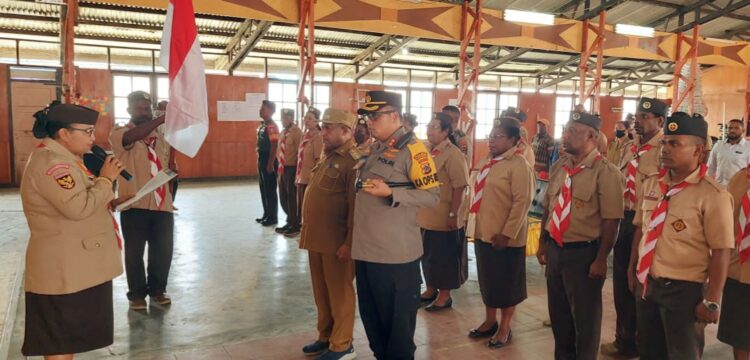 Ka Kwarda Papua Lantik Ka Mabicab Pegunungan Bintang Saat Upacara Penutupan KMD