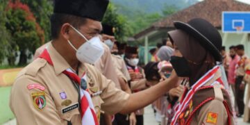 Gugusdepan Pramuka SMP Negeri 2 Punggelan Banjarnegara Lantik Pramuka Garuda