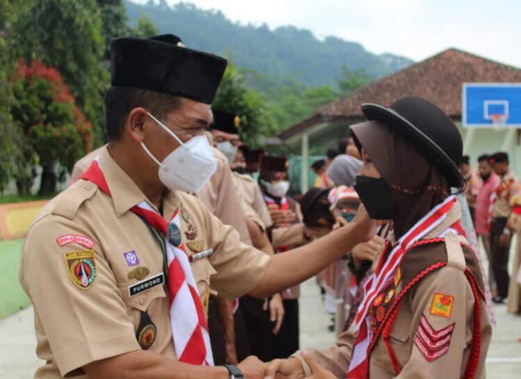 Gugusdepan Pramuka SMP Negeri 2 Punggelan Banjarnegara Lantik Pramuka Garuda