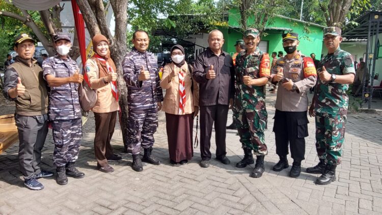 Peringati Hari Mangrove Sedunia, Kwarcab Gresik dan TNI AL Tanam 4.000 Pohon Mangrove