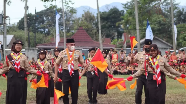 Pembukaan Jambore Daerah Meriah, Ka Mabida Sumut Bermain Semaphore bersama Peserta