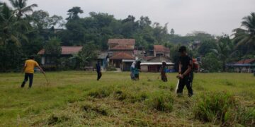 Semangat Panitia Dan Sangga Kerja Membersihkan Lapangan Untuk Arena Jamran