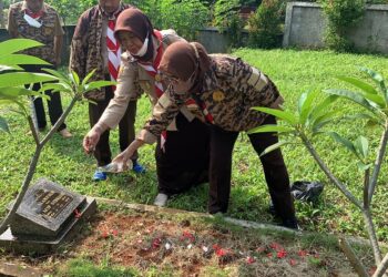 Kwarran Citeureup Adakan Ziarah Dan Tabur Bunga Ke Makam Tokoh Pramuka