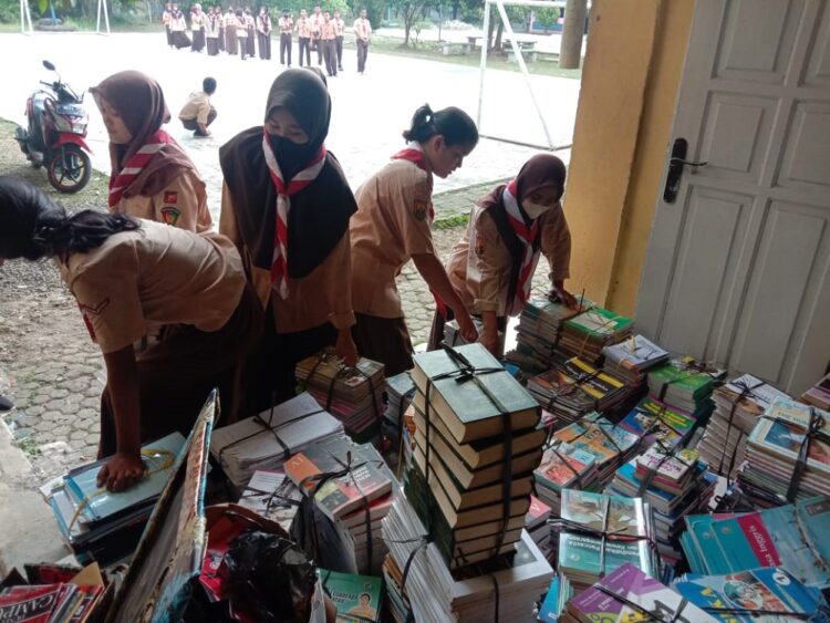 Pramuka SMK Widya Kusuma Gelar Bakti Sosial Dalam Rangka Bulan Bakti Pramuka