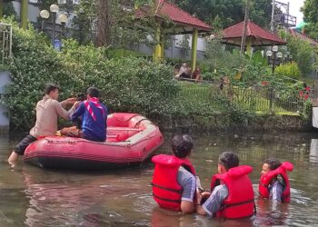 Pramuka Cibinong Adakan Bersih-bersih Cibinong Situ Plaza (CSP)
