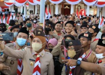 Kak Khofifah Lepas 702 Anggota Kontingen Jatim ke Jambore Nasional XI di Cibubur