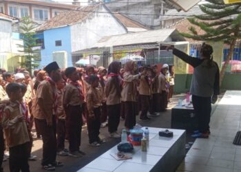 Pramuka Penggalang SDN Kawungluwuk Belajar Materi Kode Kehormatan