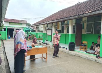 Pramuka Gudep SDN Cibalung 02 Gelar Latihan Melipat Pakaian