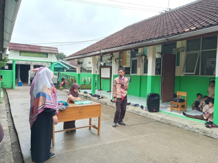 Pramuka Gudep SDN Cibalung 02 Gelar Latihan Melipat Pakaian