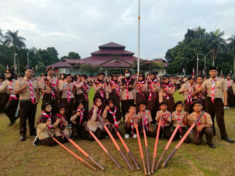 Pramuka Penggalang MI Arrasyid 1 Ikut Meriahkan Gelar Senja Kwarcab Kabupaten Bogor