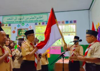 Ketua Mabigus dan Ketua Gudep MI Ma’arif NU 1 Pageraji Dilantik