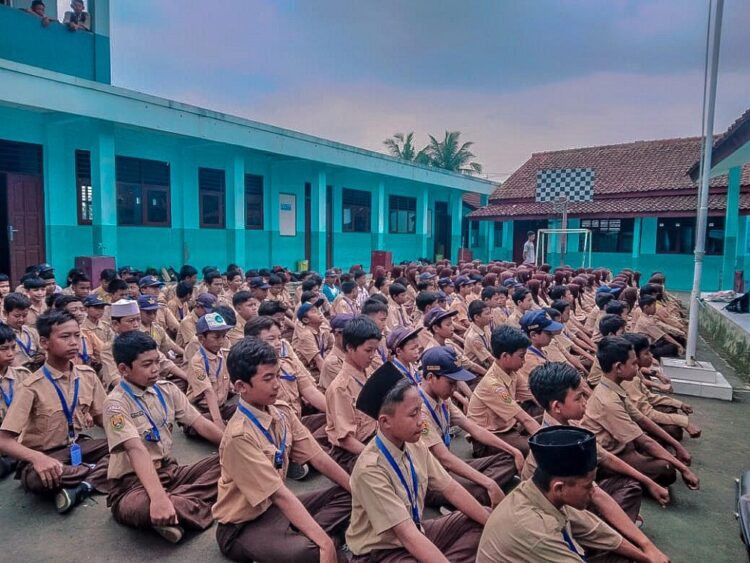 257 Siswa SMP PGRI Cikupa Kecamatan Tenjolaya Ikuti Aktualisasi Kepramukaan