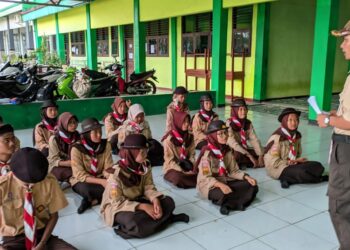 Belasan Calon Penegak Bantara Ambalan Soekarno-Fatmawati SMK Yapura Kwarran Tenjolaya Ikuti Pengembaraan