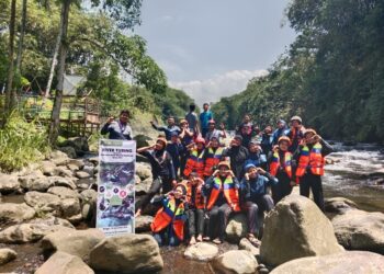 Instruktur Muda Racana Soedirman Adakan River Tubing di Desa Pandak