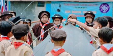 Rasa Senang Siswa MIS Darul Hikmah Kecamatan Tenjolaya Ikuti Perkemahan Pramuka