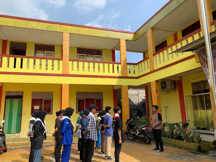 Pembina Pramuka SMK Bhakti Kencana Citeureup Dorong Peserta Didik Semangat Mengisi SKU
