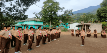 FOTO : Penggalang SMP Manba’ul Ulum Cijeruk Bogor berlatih Upacara Pembukaan Latihan