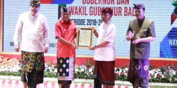 Kwarda Bali Terima Sertifikat KI dari Gubernur Bali