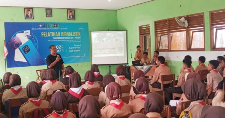 Ambalan SMA Ma’arif NU 1 Ajibarang Menggelar Pelatihan Jurnalistik