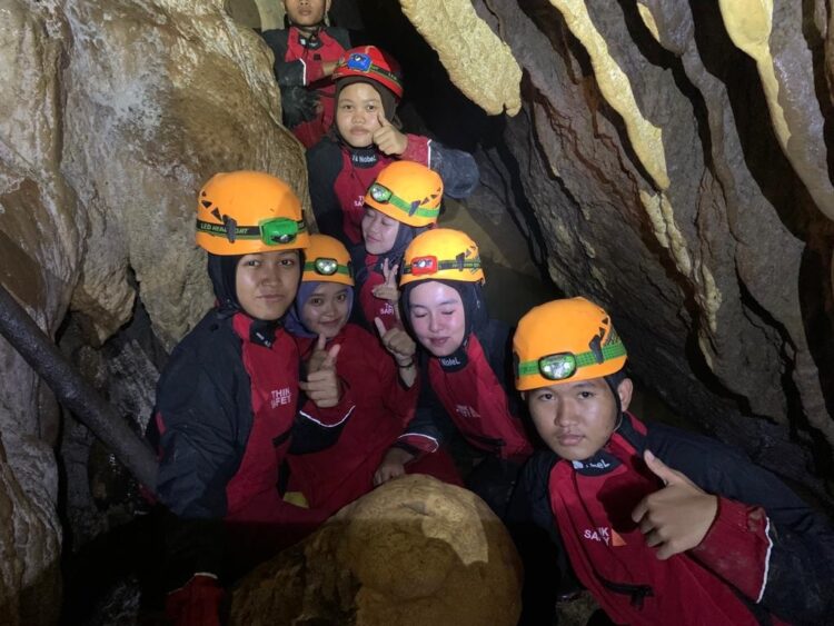 Pramuka Peduli Kwarran Citeureup Adakan Susur Goa