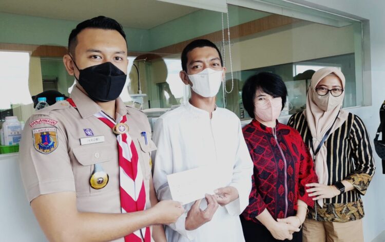 Kwarran Banjarmasin Utara Salurkan Bantuan Pengobatan Bayi Luka Bakar