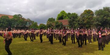 Senam Kewer-Kewer Ramaikan Latihan Pramuka di SMP Negeri 4 Purwokerto