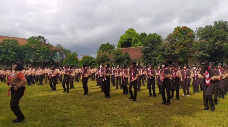 Senam Kewer-Kewer Ramaikan Latihan Pramuka di SMP Negeri 4 Purwokerto