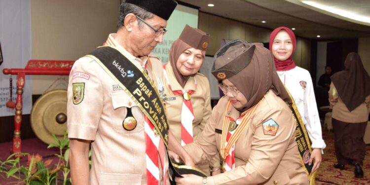 BKKBN Riau Kukuhkan Ketua Kwarda Riau menjadi Bapak Asuh Anak Stunting Tingkat Provinsi