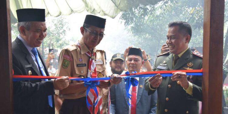 Sempena HUT TNI ke-77, Dandim 0313/KPR bersama Ketua Kwarda Riau Resmikan Sanggar Saka Wira Kartika