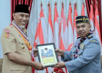 Gubernur Sumbar Mahyeldi Terima Penghargaan dari Pengakap Negeri Sabah, Malaysia