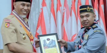 Gubernur Sumbar Mahyeldi Terima Penghargaan dari Pengakap Negeri Sabah, Malaysia