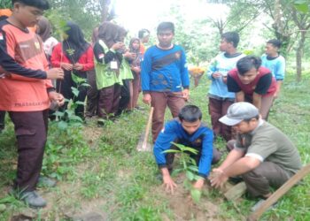 Gelar Pertiwana, Saka Wanabakti Grobogan Tanam 1000 Pohon dan Bersih Sampah