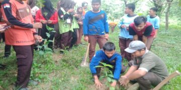 Gelar Pertiwana, Saka Wanabakti Grobogan Tanam 1000 Pohon dan Bersih Sampah